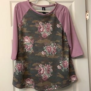 Agnes & Dora floral Camo raglan tee Large